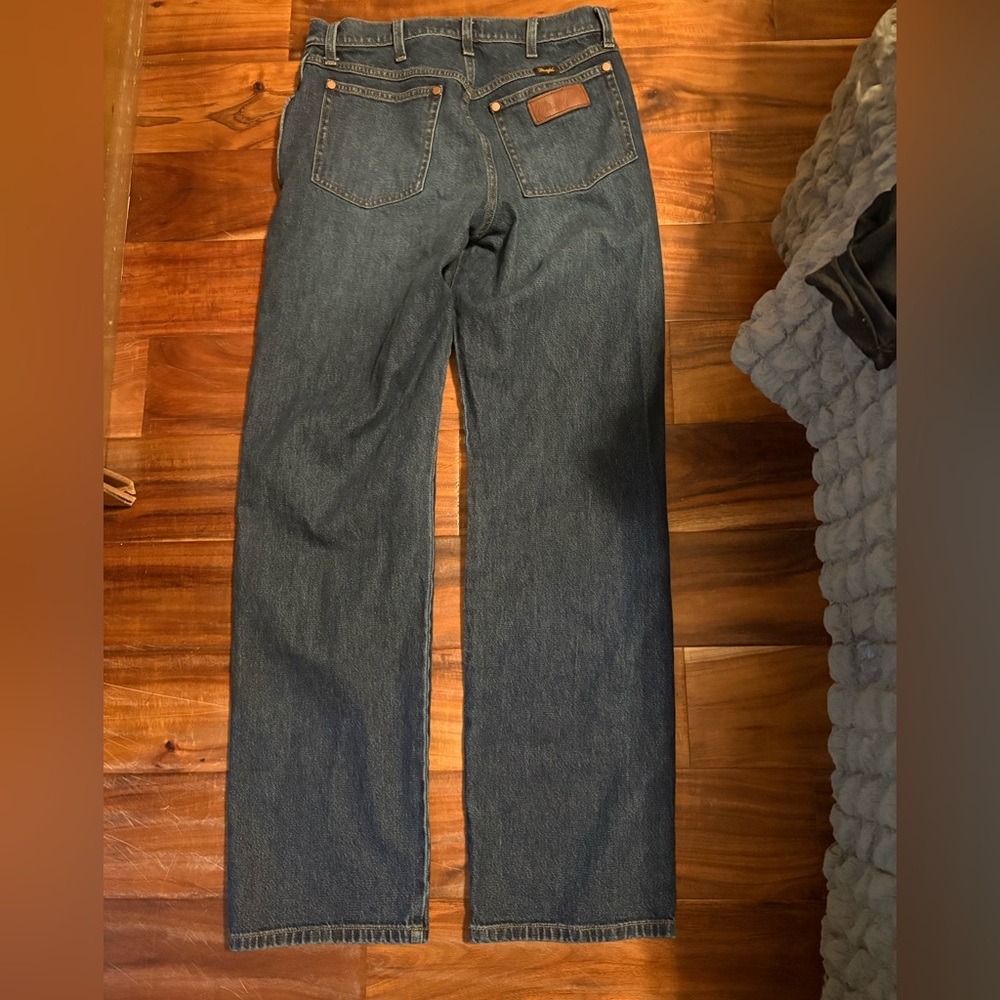 Wrangler Men’s Classic Straight Leg Jeans Medium‎ Wash Denim (0345)